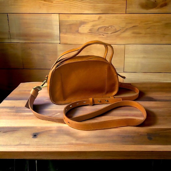 Madewell Handbags - Madwell leather crossbody bag